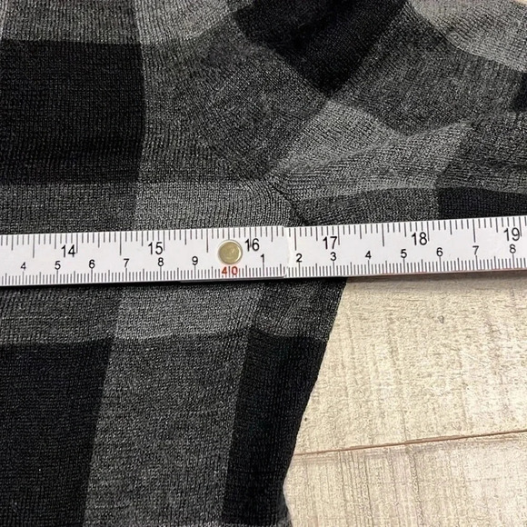 Theory Women Gray Black Plaid Long Sleev Crew Neck Knit Sweater Small Silk Cashm - Picture 7 of 8